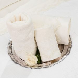 sentonia-me-dantela-set-antoinette-petsetes